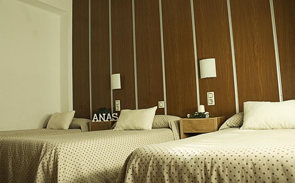 Hostal Anas Merida Bagian luar foto